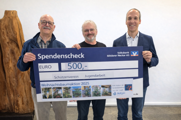 01_2025_Weihnachtsbaumaktion_Scheckübergabe